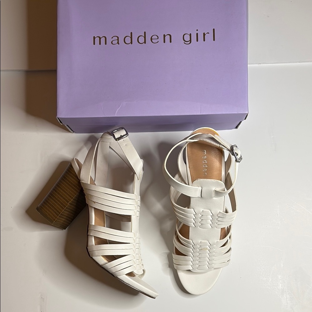 NEW Madden Girl White Strappy Summer Sandals REINE Women’s Size 9.5
